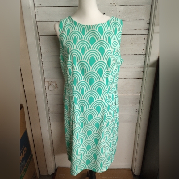 Alyx Dresses & Skirts - Elegant Green Patterned Dress